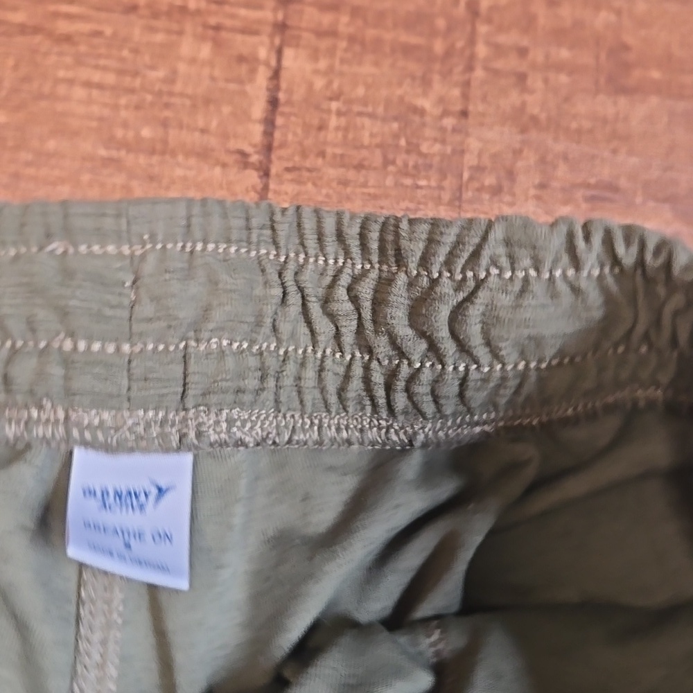 Old Navy Breath On Shorts – Bundle of 2, Small, Mauve Pink & Army Green - Picture 3 of 5